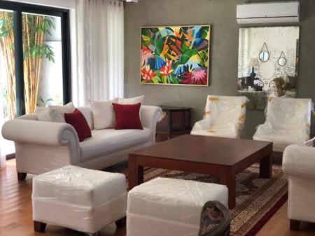 Living Room - 4 Bedroom House for Rent in Colombo 5, R4838