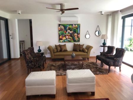 Living Room - 4 Bedroom House for Rent in Colombo 5, R4838
