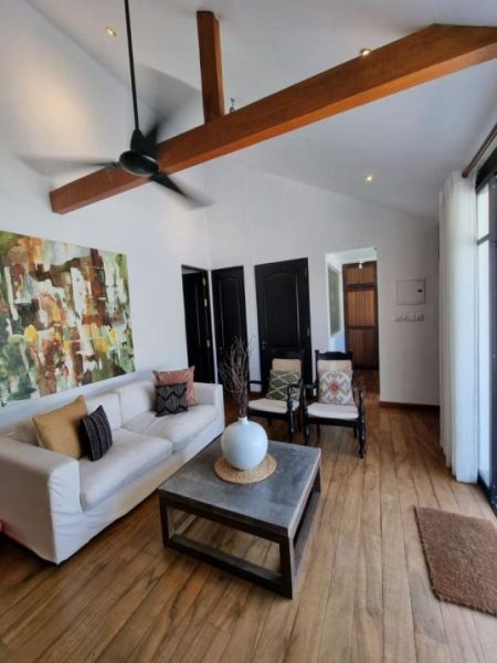 Living Room - 4 Bedroom House for Rent in Colombo 5, R4838