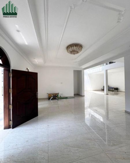 Living Room - Colombo 5 Villa for rent with spacious garden space 