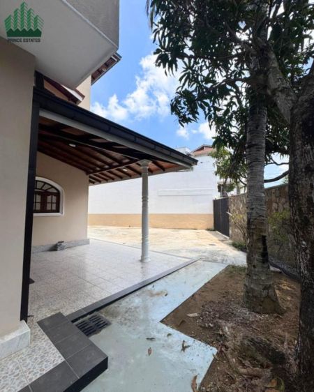 Exterior - Colombo 5 Villa for rent with spacious garden space 