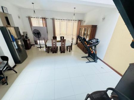Living Room - Boralesgamuwa  Architect-Designed Eco-Luxury Home in the Heart of the City in Nugegoda 