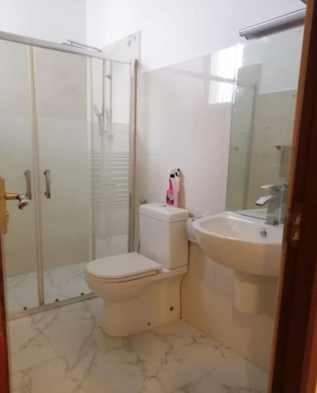 Bathroom - 3 Bedroom Apartment for Sale - Battaramulla | LKR 50,000,000 (EM572)