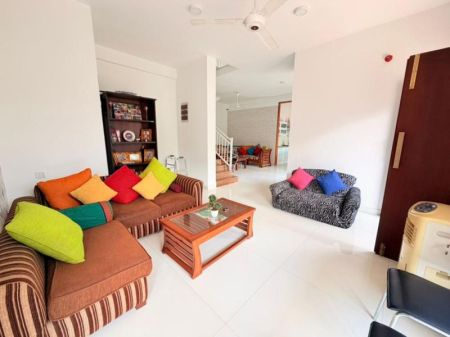 Living Room - Thalawathugoda Luxury 4 BR House For Sale in Kalalgoda