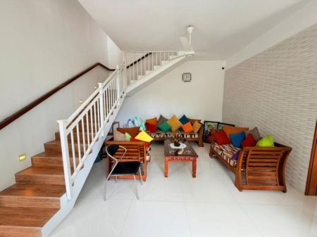Living Room - Thalawathugoda Luxury 4 BR House For Sale in Kalalgoda