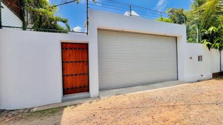 Exterior - Very Close To Tourists Area An Upstairs 4 BR House For Sale In Negombo