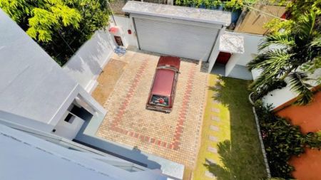 Exterior - Very Close To Tourists Area An Upstairs 4 BR House For Sale In Negombo