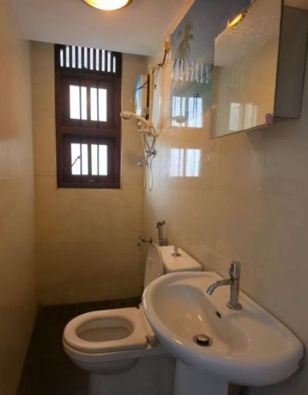 Bathroom - Thimbirigasyaya – Twin House for Rent