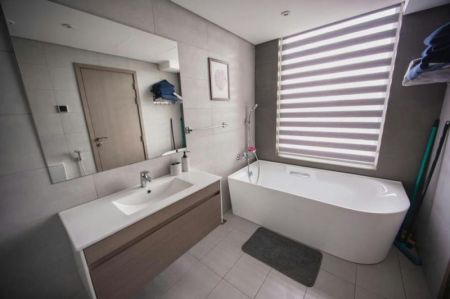 Bathroom - Capital Heights - 03 Bedroom Furnished Apartment for Sale in Rajagiriya (A5011)