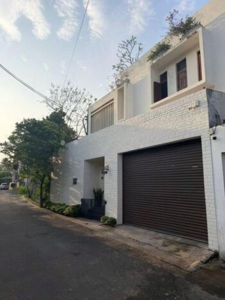 Exterior - Spacious 4BR House for Sale in Thalawathugoda