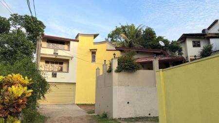 Exterior - Spacious 5BR House for Rent in Madiwela, Kotte