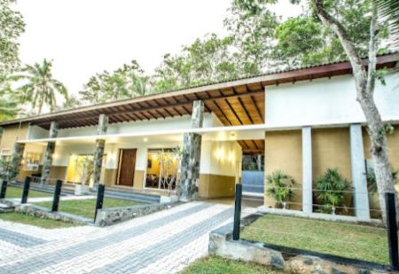 Exterior - Luxury 5BR Fully-Furnished Villa for Rent ( Staff Accommodation  )