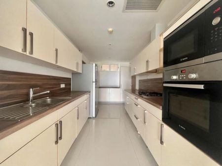 Kitchen - 3 Bedroom Apartment for Sale at Rajagiriya
