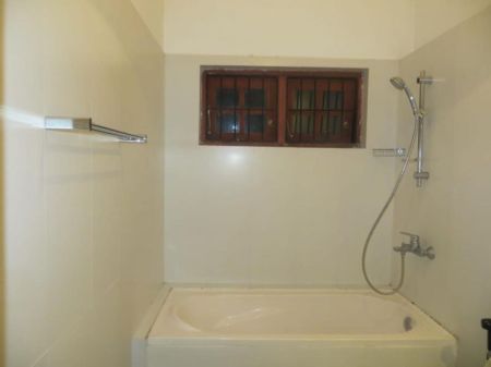 Bathroom - 4 Bedroom Luxury Three Storied House for Sale - Kandy | LKR 60,000,000 (EM579)
