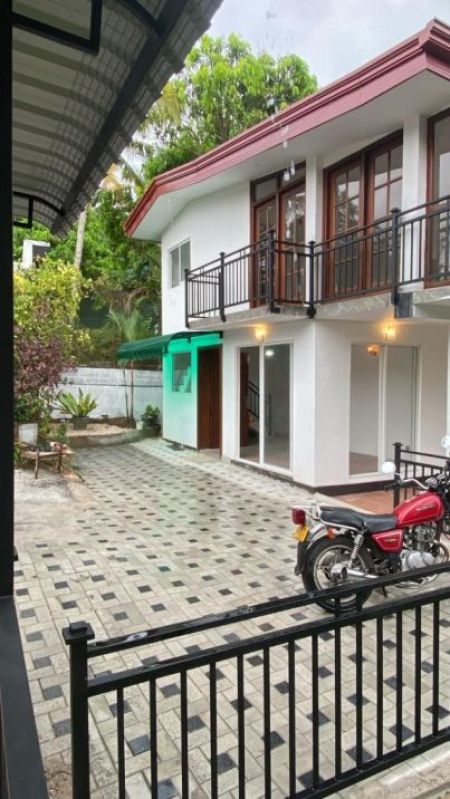 Exterior - 5 Bedroom House for Rent - Kadawatha | LKR 200,000 (EM581)