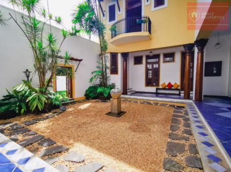 Exterior - Well Appointed Tropical Abode - For rent in Pelawatte