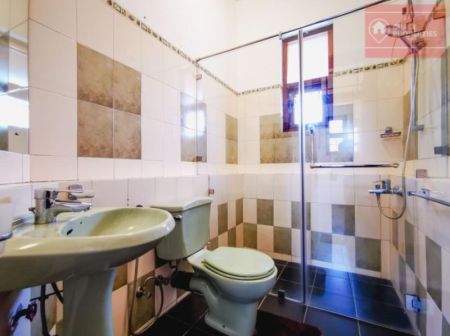 Bathroom - Well Appointed Tropical Abode - For rent in Pelawatte