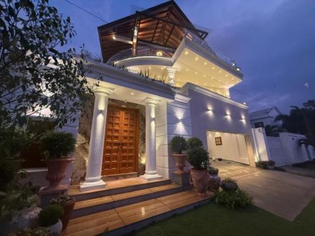 Exterior - Spacious 6 Bedroom Modern House for Sale in Battaramulla (Montri J)
