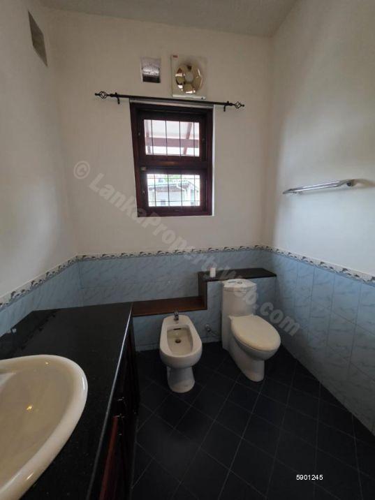 Bathroom - House for rent in Nugegoda