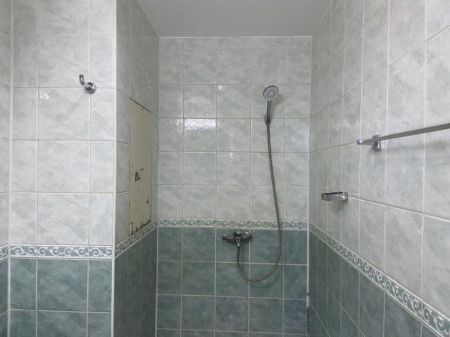 Bathroom - Colombo 4 | Great Location | Ready to move in | Ideal for a single or a couple | Partial seaview | 37M Negotiable