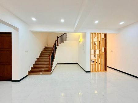 Living Room - Thalawathugoda 4 BR Brand New Luxury House for Sale 