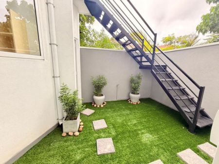 Exterior - Battaramulla Lake Road Super Luxury House For Sale 