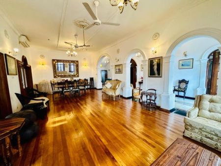 Living Room - Nugegoda Luxury House For Sale In Prime Location 