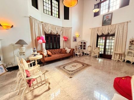 Living Room - Battaramulla Colonial Style House For Sale Jayanthipura