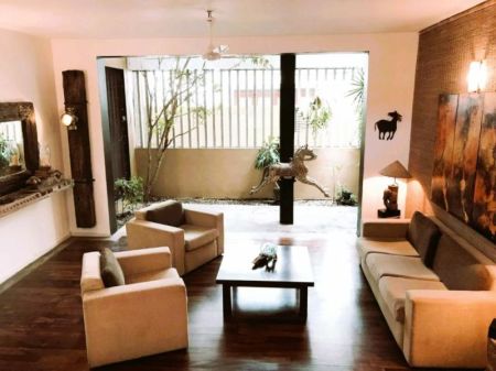 Living Room - 5 Bedroom house for sale in Colombo 5 for Rs. 130 million (nearest offer)