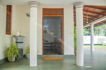 Exterior - House for Sale in Ganemulla – Kadawatha | LKR 70 Million | KO-659