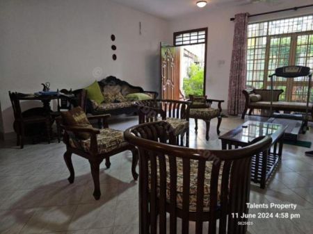 Living Room - House for Sale in Pelawatta – Battaramulla | 5 Bedrooms – 10.4 Perches | LKR 58 Million | KO-482