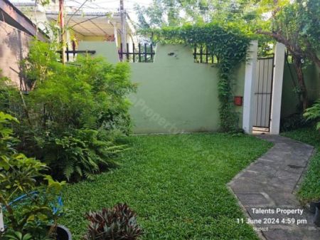 Exterior - House for Sale in Pelawatta – Battaramulla | 5 Bedrooms – 10.4 Perches | LKR 58 Million | KO-482