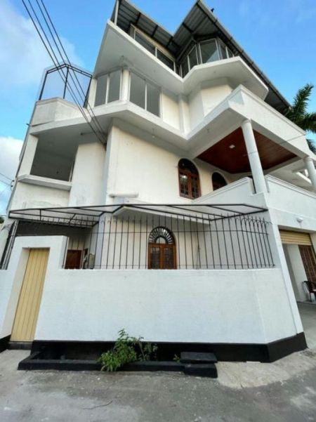 Exterior - 04 Bedroom Unfurnished House for Rent in Colombo 08 (A6094)