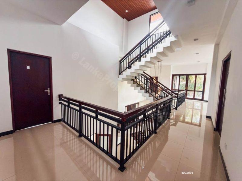House for sale in Mount Lavinia