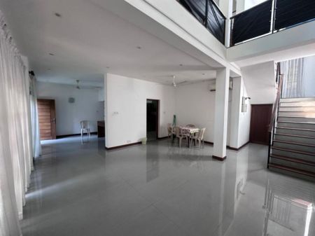 Living Room - 4 Bedroom House for Rent in Colombo 5, R4843