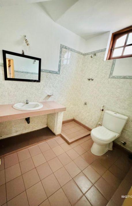 Bathroom - House for rent in Rajagiriya