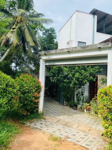 Exterior - Spacious 5BR Fully-Furnished House for Sale in Thalawathugoda