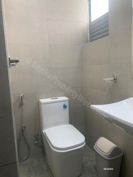 Bathroom - Apartment for rent in Pannipitiya