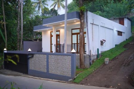 Exterior - 2 Bedroom House for Sale - Kandy | LKR 19,500,000 (EM616)