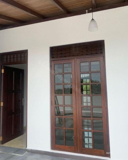 Exterior - URGENT SALE!!! 7 Units House for Sale in Lake Road - Hokandara | LKR 58 Million - KO-82