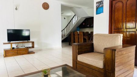 Living Room - 3 Storey House for Rent in Malapalla Pannipitiya - EH419