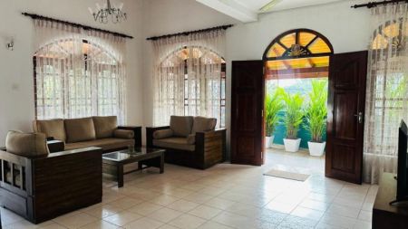 Living Room - 3 Storey House for Rent in Malapalla Pannipitiya - EH419