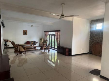 Living Room - Spacious 5-bedroom house for sale in Colombo 6