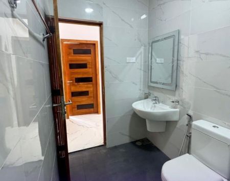 Bathroom - Metro Habitat/Duplex/brand new/03beds/for sale in Colombo-06/Wellawatta. 