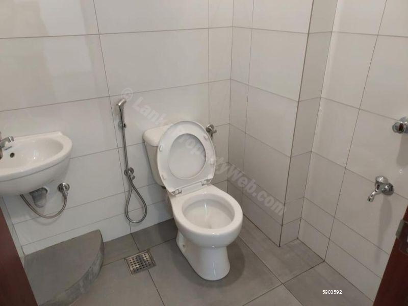 Bathroom - Apartment for sale in Rajagiriya