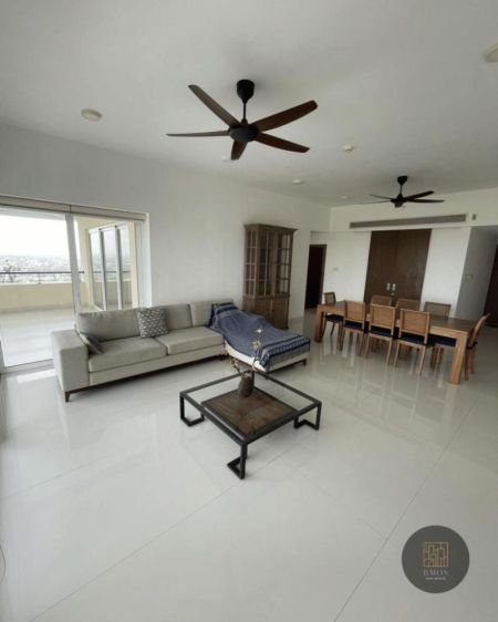 Living Room - Luxury apartment for rent in Rajagiriya 