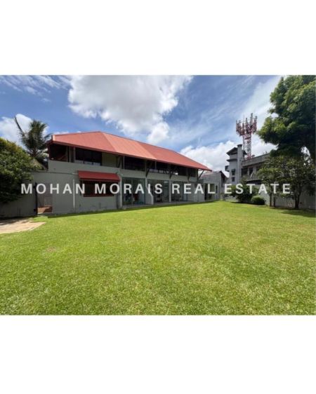 Exterior - House for Sale  Rajamaha Vihara Road - Pita Kotte 