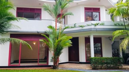 Exterior - Spacious 5 Bedroom house for rent in Battaramulla 
