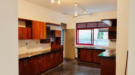 Kitchen - Spacious 5 Bedroom house for rent in Battaramulla 