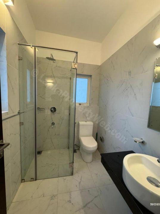 Bathroom - Apartment for sale in Colombo 9